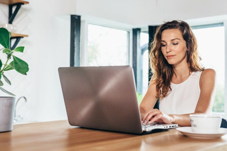 A user compresses a PDF on Windows 10.