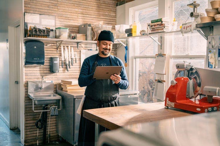 A person edits a PDF in the context of everyday life on the go.