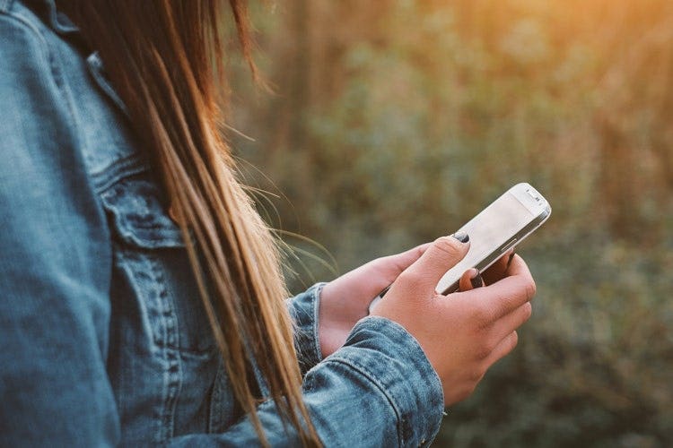 A women compresses a PDF using an Android phone.