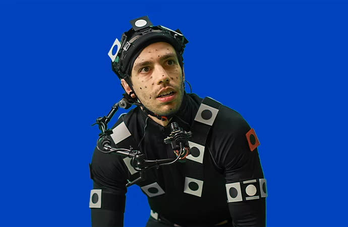 Derselbe Schauspieler vor einem Bluescreen