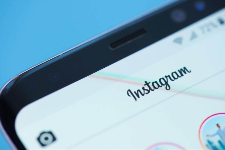 Como alterar a cor de fundo em um story do Instagram.