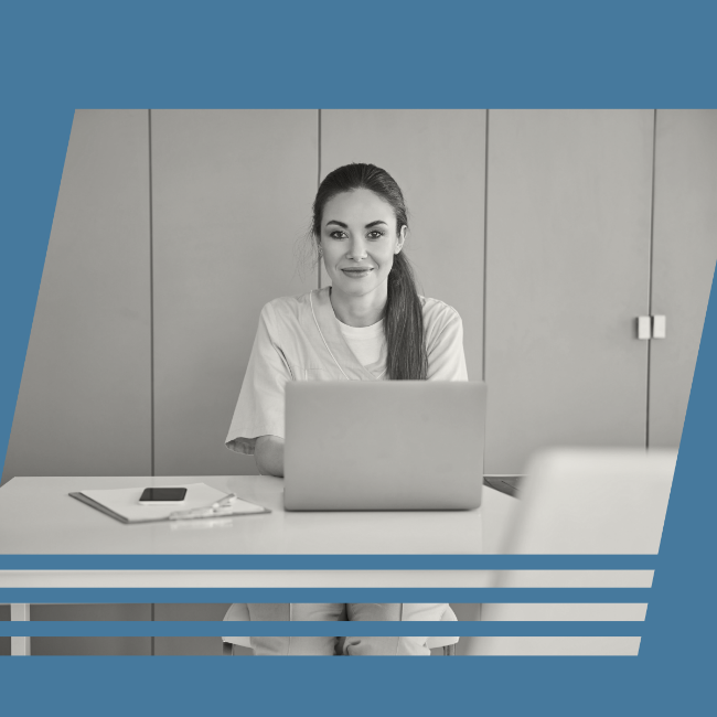 Uma pessoa sentada à mesa com um computador Conteúdos gerados por IA podem estar incorretos.