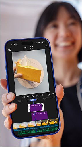 https://main--cc--adobecom.aem.page/cc-shared/fragments/products/premiere/app/unlimited-tracks#unlimited-tracks | Image fixe d'une vidéo d'une femme tenant son téléphone qui affiche l'interface de l'application avec la séquence du gâteau en papier jaune dans la fenêtre de montage | :play: