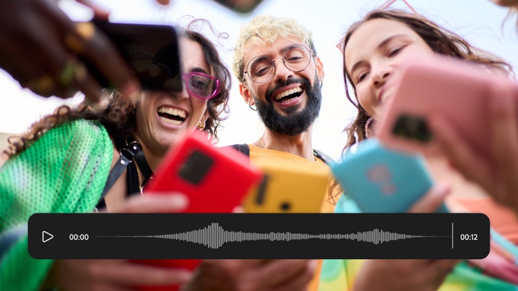 Groupe de personnes riant et utilisant leurs téléphones intelligents pour traduire un fichier audio en temps réel, avec une forme d'onde en bas de l'image