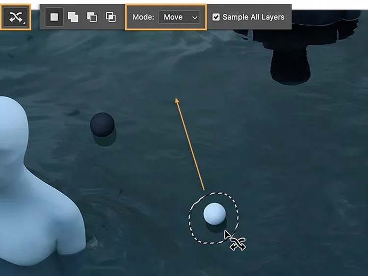 Boule noire et boule blanche flottant à la surface de l'eau à proximité de mannequins