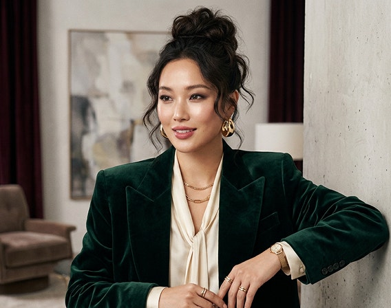 Portrait généré par l’IA d’une jeune femme avec un chignon approximatif et une tenue à la mode dans un intérieur élégant