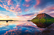 Photographie de paysage : reflet du ciel et d’une montagne dans l’eau