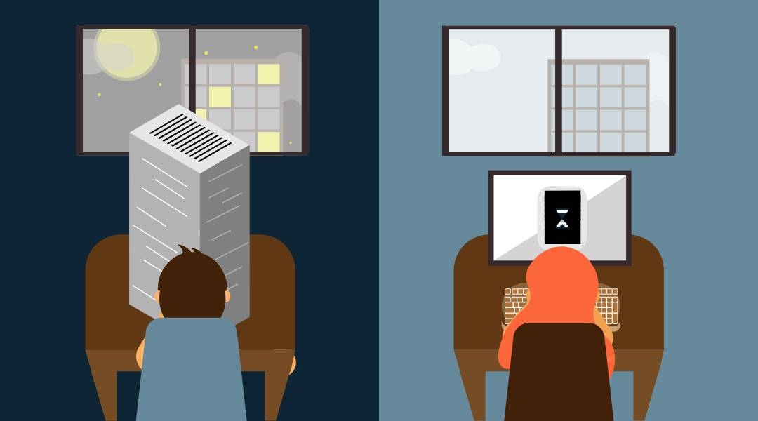 Vergleich zweier Arbeitsweisen: Links sitzt eine Person am Schreibtisch vor einem riesigen Papierstapel. Rechts sitzt eine Person an einem aufgeräumten Schreibtisch vor einem Computer. 