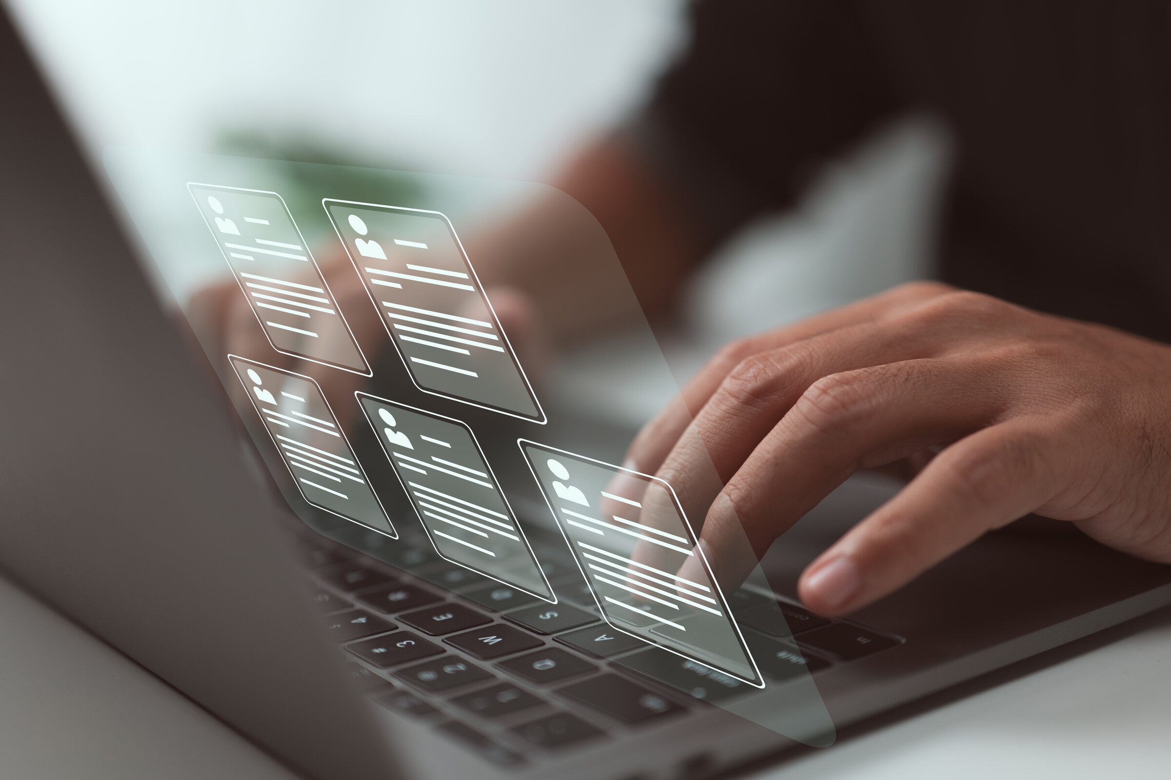 Un recruteur analyse plusieurs profils