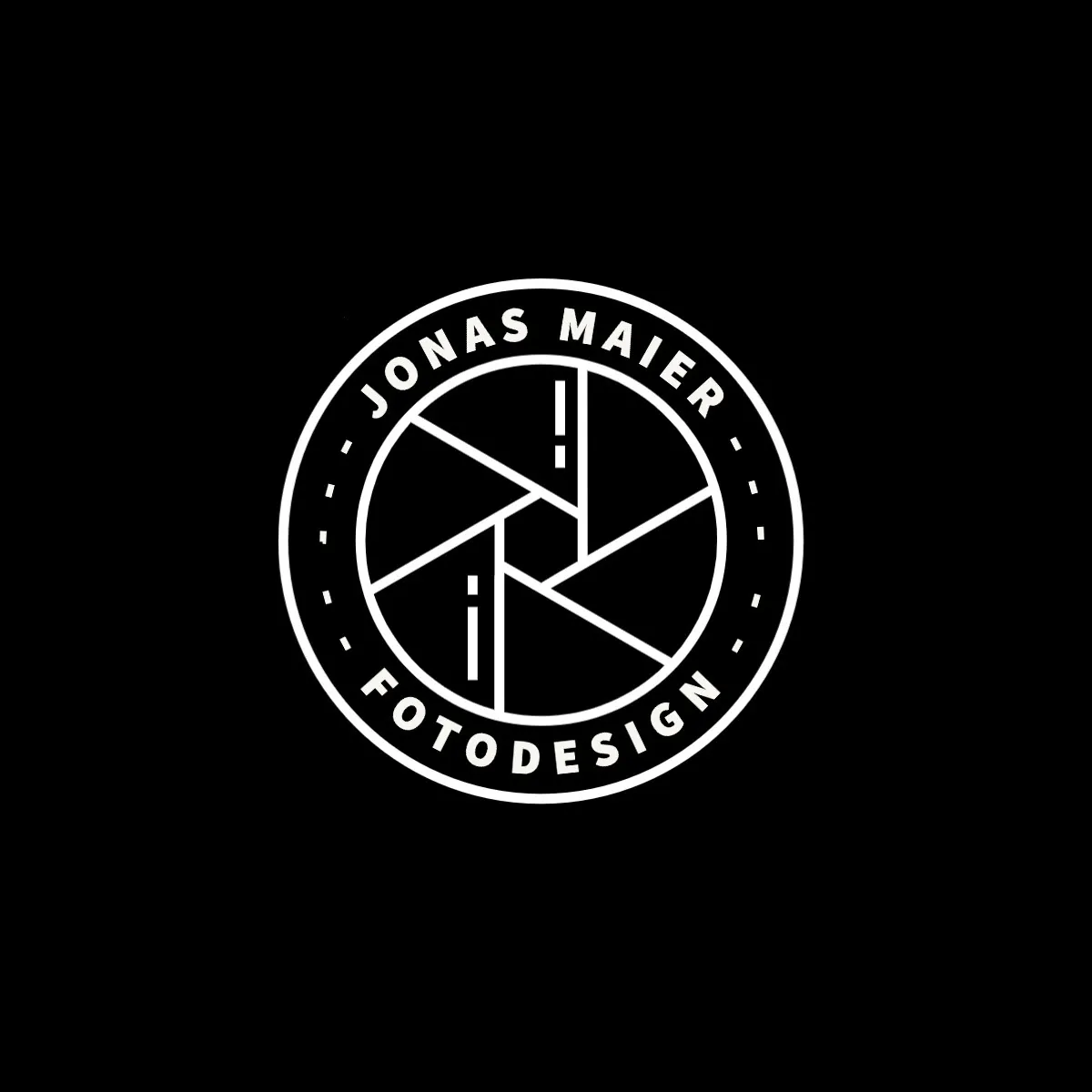Black and White Camera Lense Logo