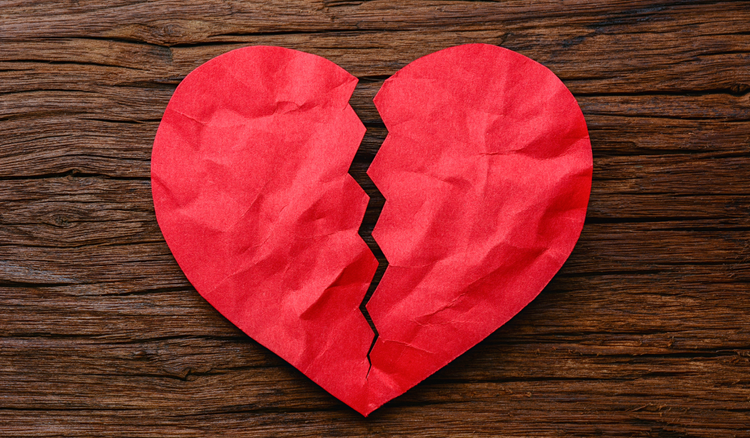 Sprüche über gebrochene Herzen zum Verstehen, Loslassen und Heilen.