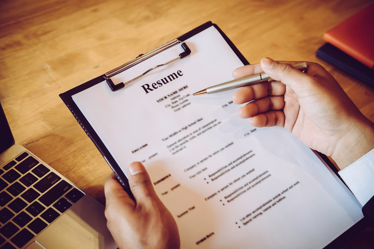 Einen CV oder Lebenslauf auf Englisch erstellen – so geht’s | Adobe Express