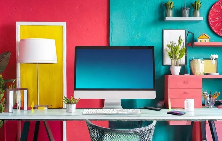 Beispiel für KI-generierte Kunst aus einem Prompt – farbenfrohes, modernes Home-Office in Pink und Türkis