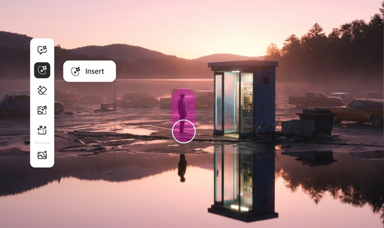 En mand, der står på en oversvømmet parkeringsplads, er dækket af en lilla penselstreg, der angiver, at han bliver fjernet fra billedet.