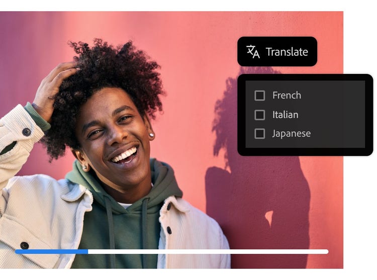 شاب يتحدث إلى كاميرا أمام حائط وردي اللون ويظهر عنصر واجهة المستخدم Translate Audio مع 3 خيارات لغوية