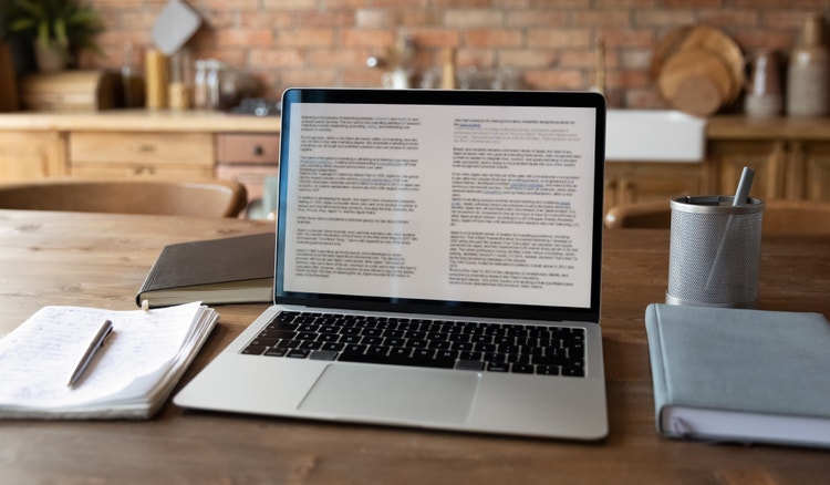 Ilustración mostrando un archivo PDF visualizado en un móvil.