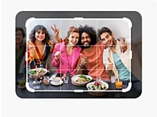 Imagen de un grupo de personas sonrientes recortándose