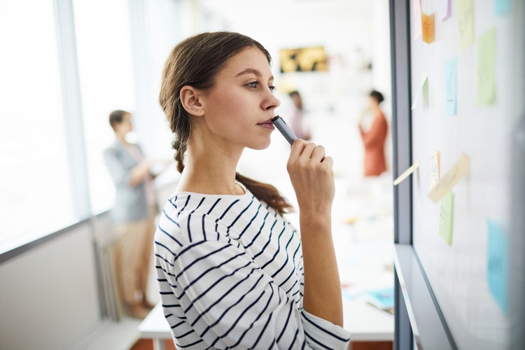 Niche marketing: Woman thinking