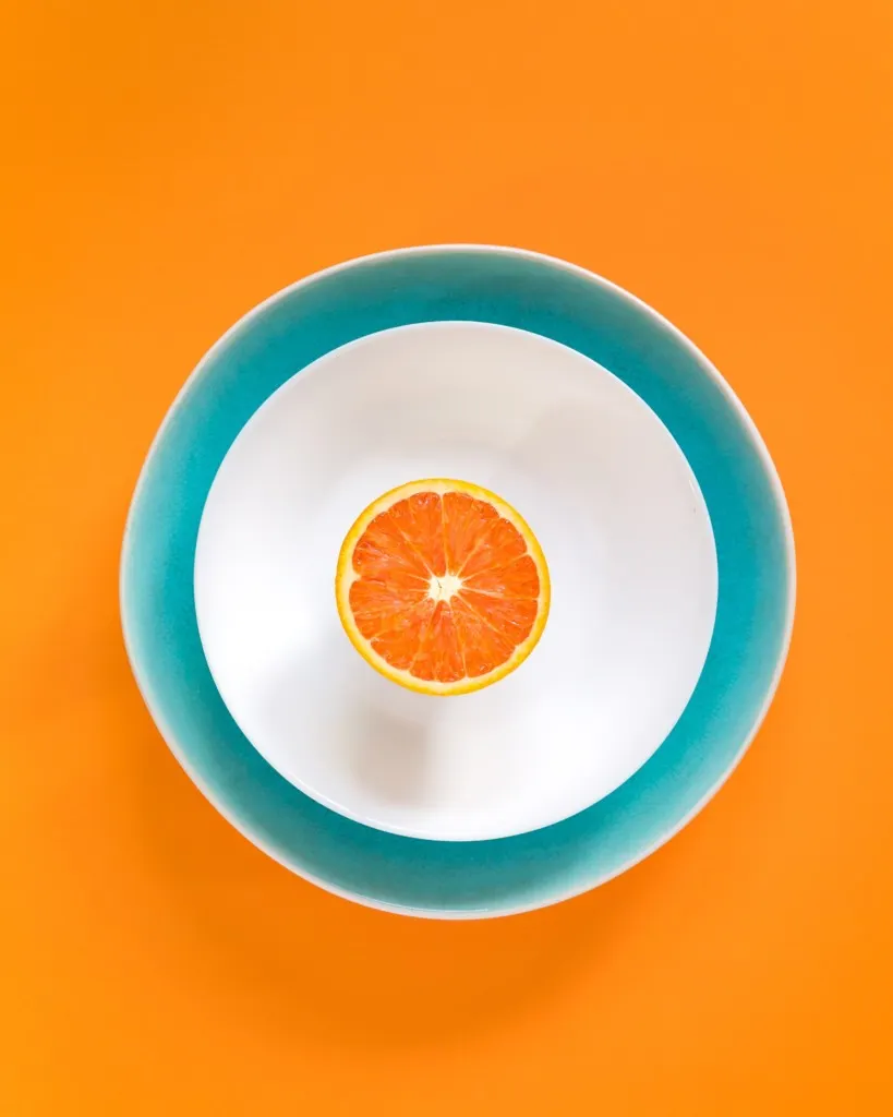 Free to use images: Orange in a teal-colored plate