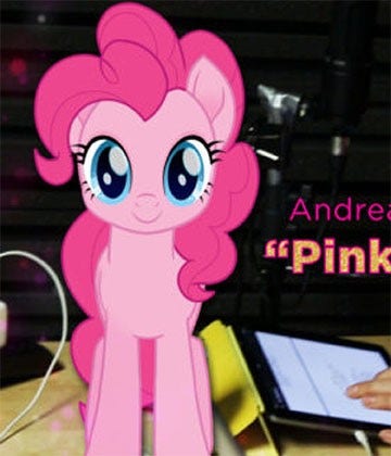 Vaaleanpunainen piirretty poni