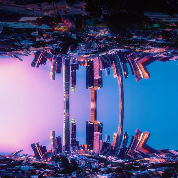 Panorama urbain en miroir