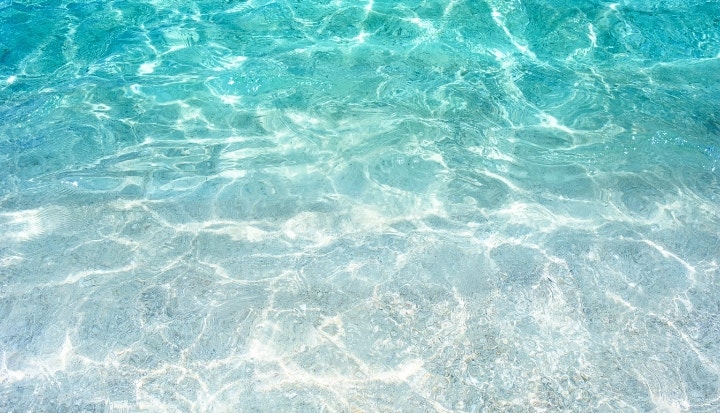 Mer tropicale bleu turquoise.