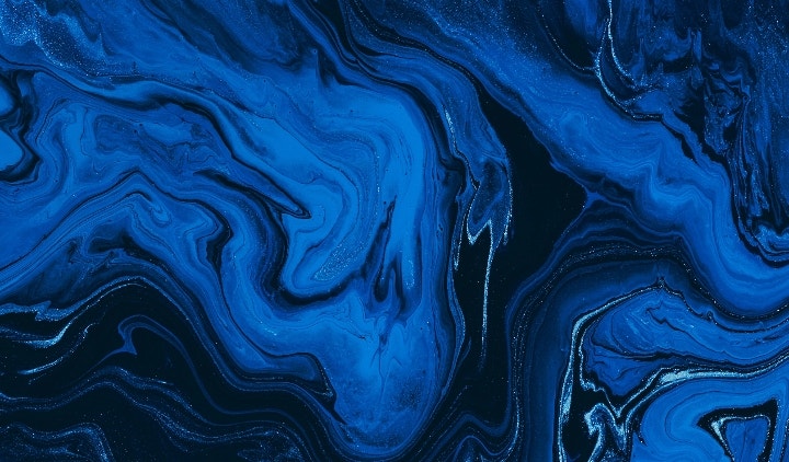 Mélange de différentes encres de couleur bleue