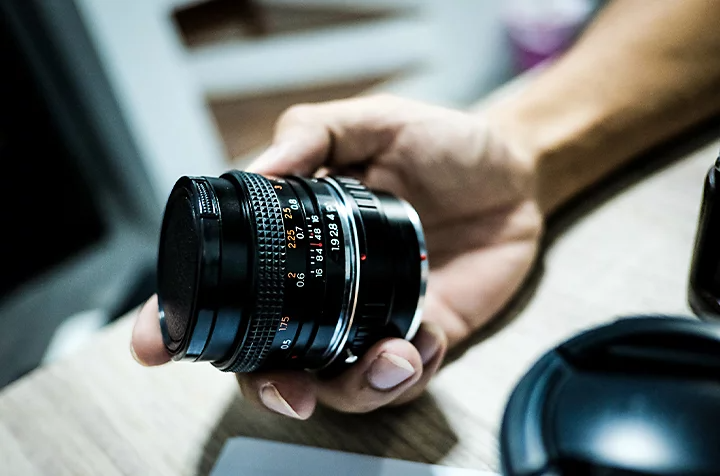 Objectif d’un appareil photo hybride