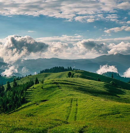 Photographie de paysage de collines et montagnes