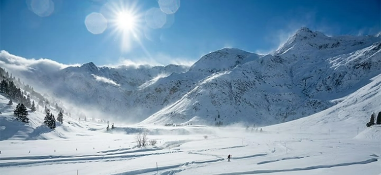 Montagnes enneigées