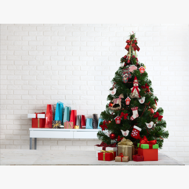 32 idées de déco de sapin de Noël qui rendront vos vacances encore plus festives.