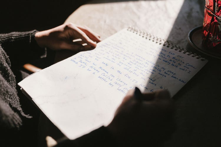 Idées d'exercices d'écriture créative | Adobe Express