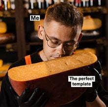 Une personne sent une grande meule de fromage étiquetée « Le modèle parfait ». La personne est étiquetée comme « moi ».