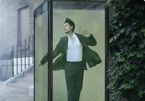 Gambar komposit yang dibuat menggunakan Photoshop dan Lightroom.