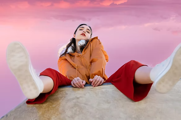 Photo of the girl with the blurred sky layer selected in the Layers panel