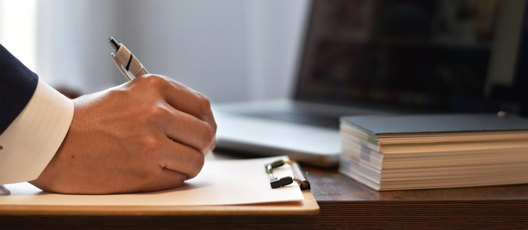 議事録の上手い人が実践している書き方【メモ取りのコツや作成例も】