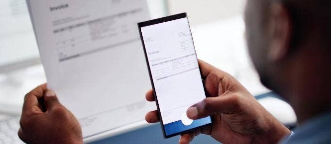 スマホで紙の書類をスキャンできるおすすめの無料アプリと使い方
