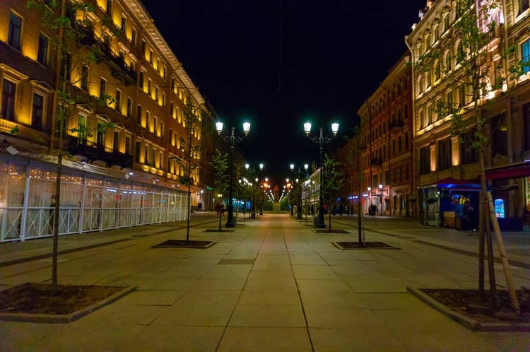 「放射線構図（消失点構図）」の例