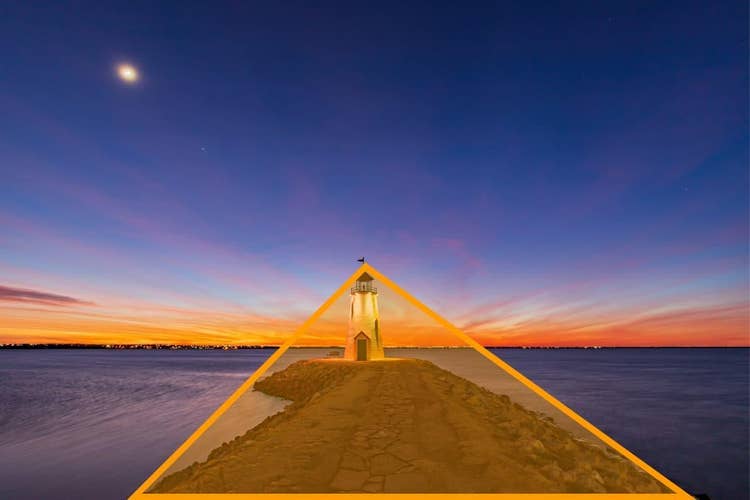 補助線付きの「三角形構図」の例