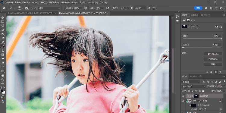 髪の部分にハイパスフィルターが適用され、くっきりした様子
