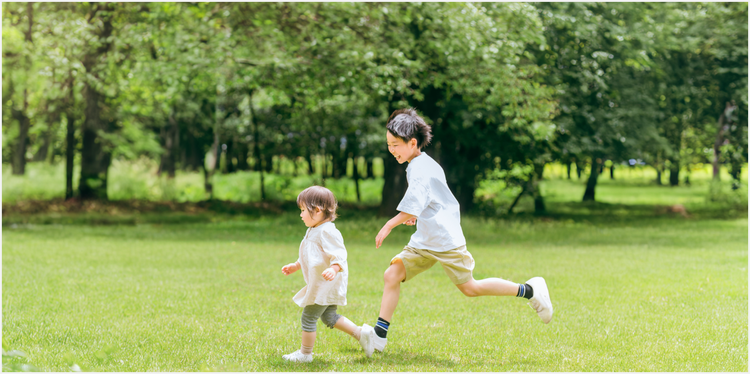 Photoshopの生成拡張機能で加工し、被写体を真ん中に寄せた加工後画像