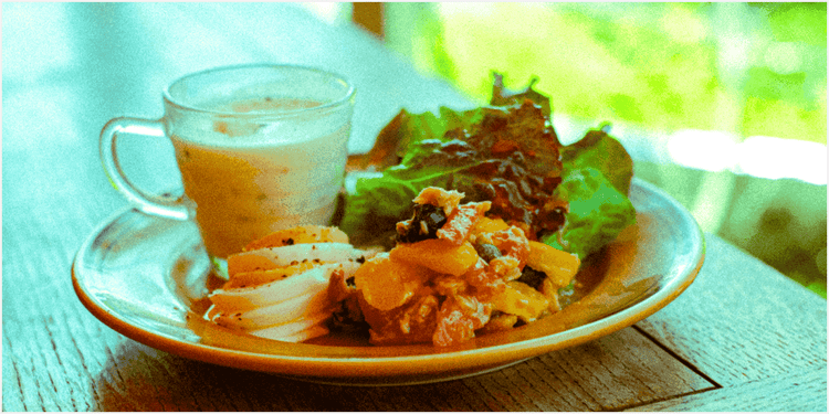 Photoshop Expressのレトロフィルターを使って加工した、ランチプレートの画像