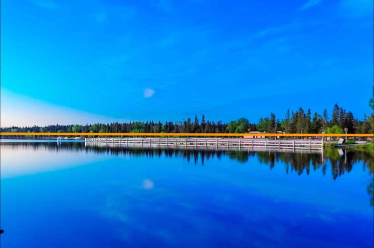 補助線付きの「二分割構図」の例
