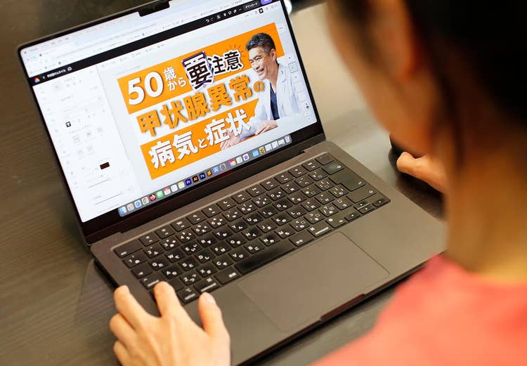 A person using a computer Description automatically generated