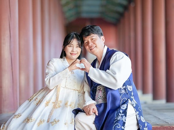 사람, 의류, 신부, 여성이(가) 표시된 사진