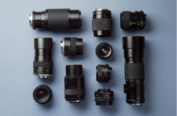 카메라 렌즈로 초점 거리와 시야 구도 설정하기