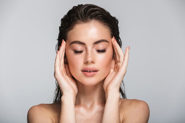 뉴럴 필터로 피부 보정한 인물사진