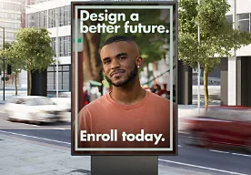 صورة شخصية لشخص ضمن تراكب من لوحة إعلانية على شارع مدينة.