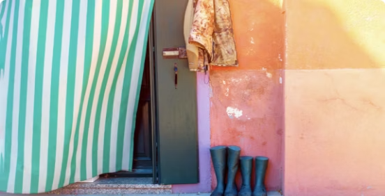 Große Objekte aus Bildern entfernen.