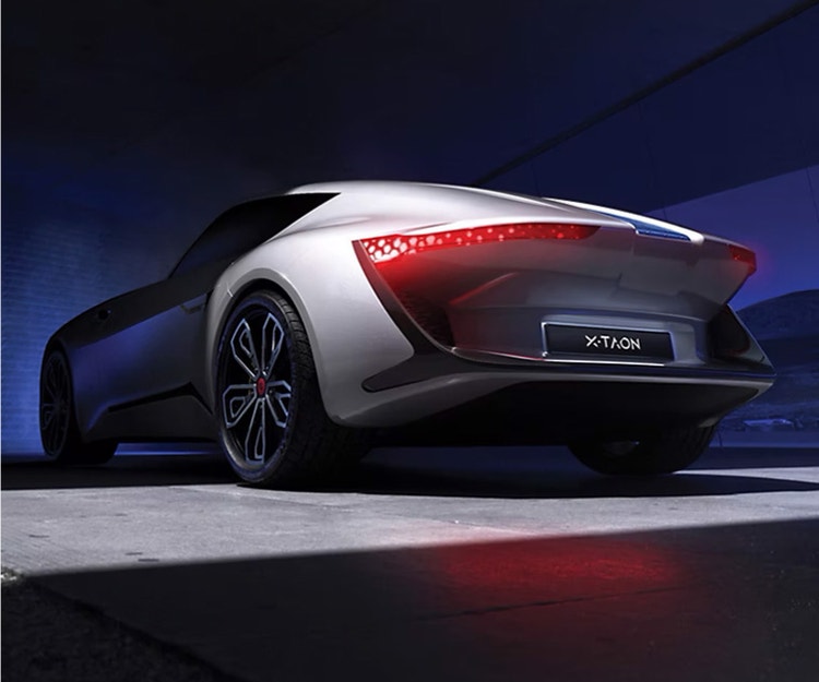 Pogled od zadaj na avtomobil